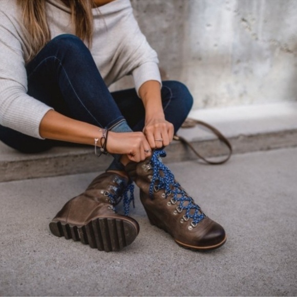 NWT Sorel Conquest Lace Up Wedge Boot - Picture 2 of 11